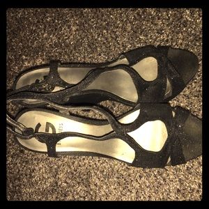 Beautiful G by Guess Shiny Black wedges